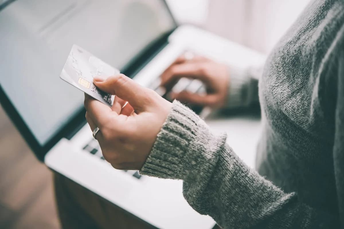 Credit Cards: Pros and Cons